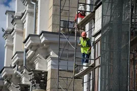 ترميم مباني قديمة داخل الخبر